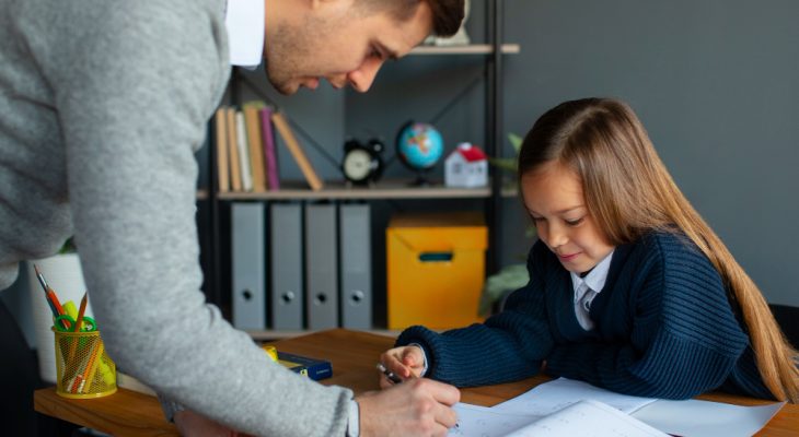 Ajută copilul să excelleze la școală: 4 metode