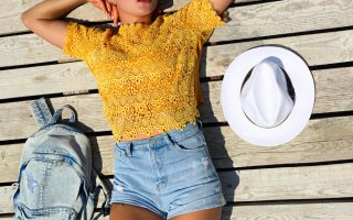 5 articole vestimentare de bază pentru a fii în tendințe vara