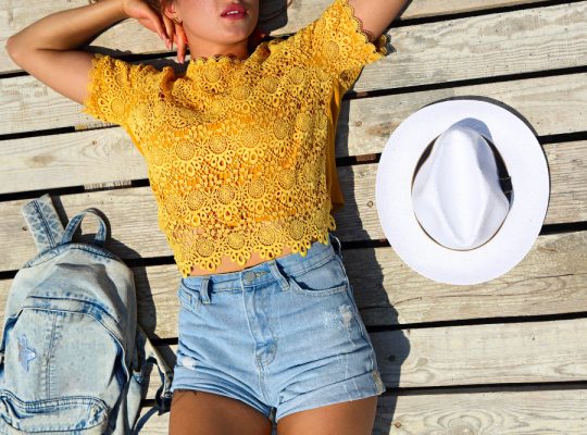 5 articole vestimentare de bază pentru a fii în tendințe vara