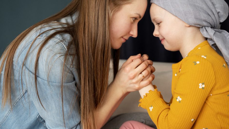 Rugăciunea Mamei pentru Copii: Puterea Credinței în Siguranța și Fericirea Familiei