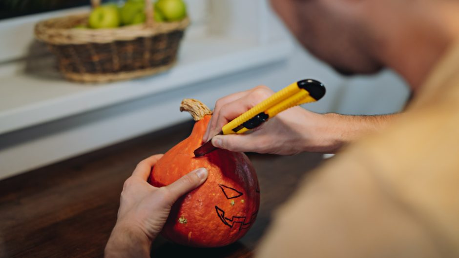 Cum să sculptezi dovlecii de Halloween: idei și trucuri