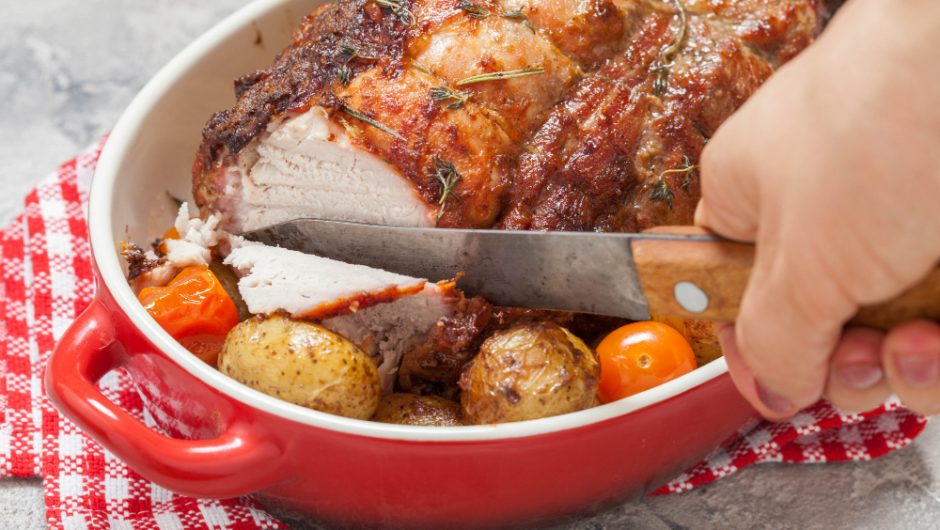 Friptură de porc la cuptor: trucuri pentru o carne fragedă și gustoasă