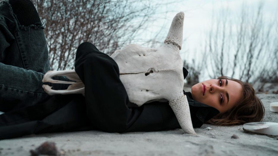 Ce înseamnă când visezi un mort?