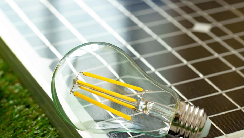 Creșterea eficienței sistemelor de energie solară prin inovații recente în cercetare
