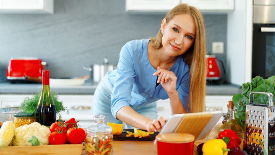 Cum să îți gătești rețete sănătoase cu ingrediente accesibile din magazin