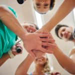 Sporturi de echipă care îți îmbunătățesc abilitățile sociale și fizice