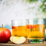 Sucul de mere: beneficii pentru digestie și detox