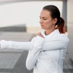 Exerciții care îți îmbunătățesc flexibilitatea și mobilitatea gâtului