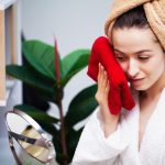 Cum să îți îmbunătățești sănătatea pielii prin curățarea corectă a feței
