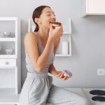 Cum să îți protejezi articulațiile cu ajutorul alimentelor care conțin colagen