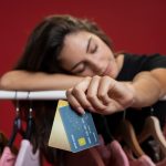 Costuri ascunse în cumpărăturile emoționale pentru „mică satisfacție”