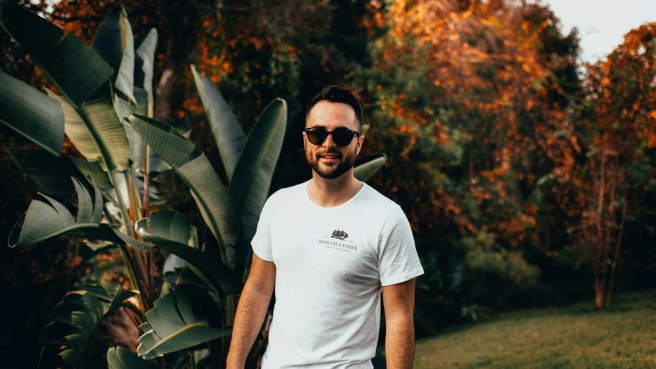 Cum să alegi tricoul potrivit pentru stilul tău: Sport, casual sau elegant?