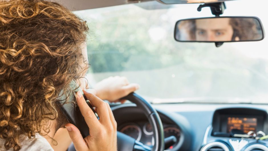 Cum să conduci în siguranță pe drumuri cu polei