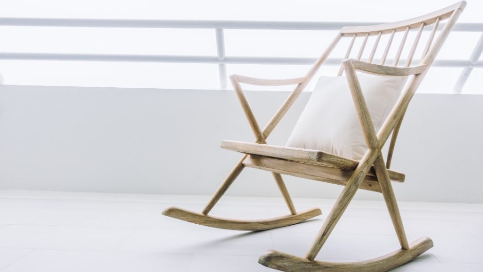 Mobilier pliabil pentru spații versatile