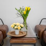Idei de aranjamente florale pentru living și dining