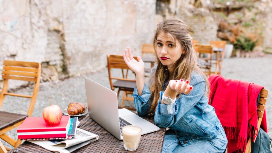 Ce înseamnă update în română