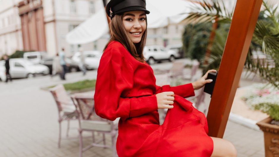 Cum porți nuanțele de vișiniu, prună și ciocolatiu în outfituri elegante