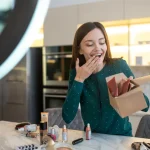 Cum să faci ordine în produsele cosmetice fără să arunci lucruri de care ai nevoie